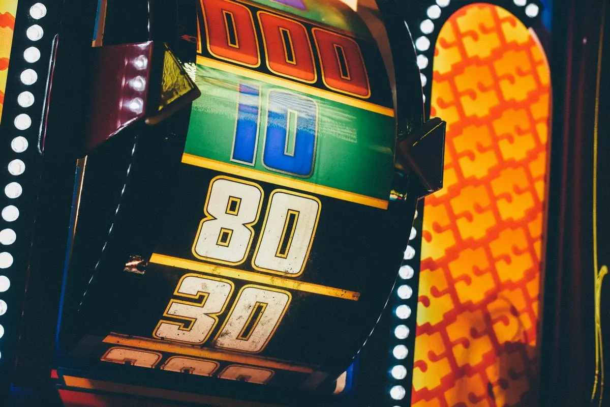 Opi pelaamaan pokeria – niin verkossa kuin livenäkin