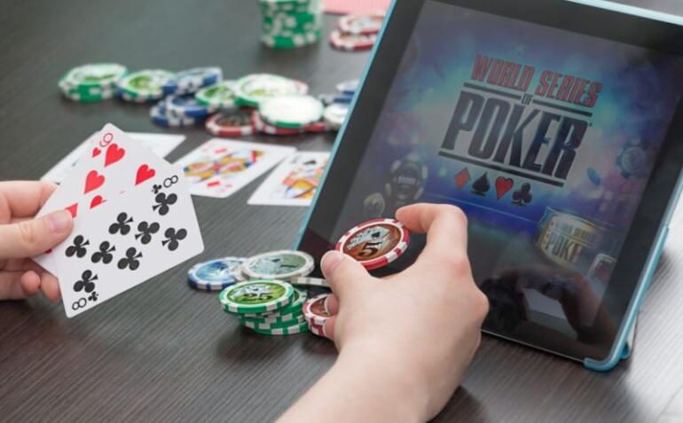 Mies etsii parhaat kasinobonukset tabletilla